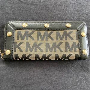 Michael Kors black and beige wallet